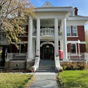 Bed & Breakfast The Columns Bed & Breakfast, Winnipeg